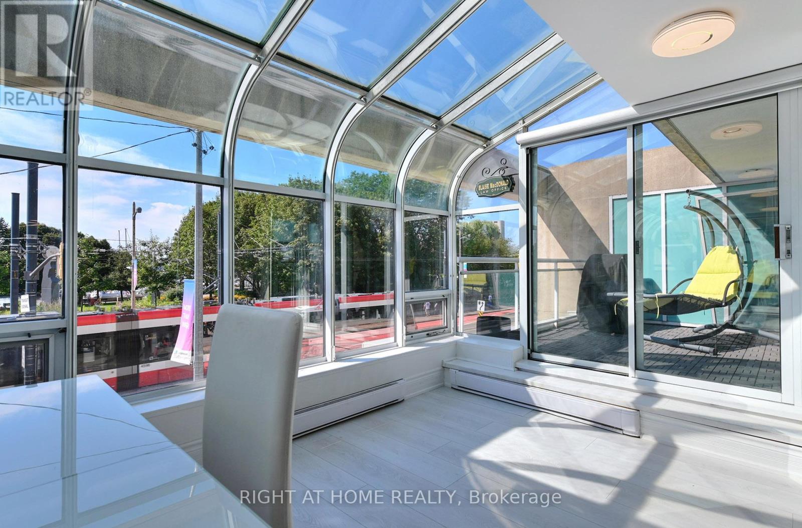 #202E 460 QUEENS QUAY W - 18