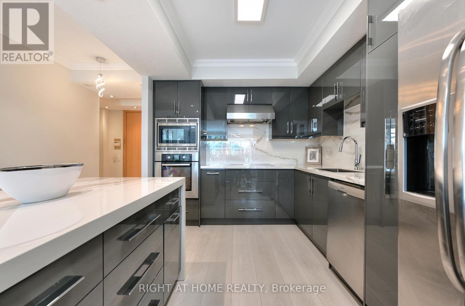 #202E 460 QUEENS QUAY W - 5