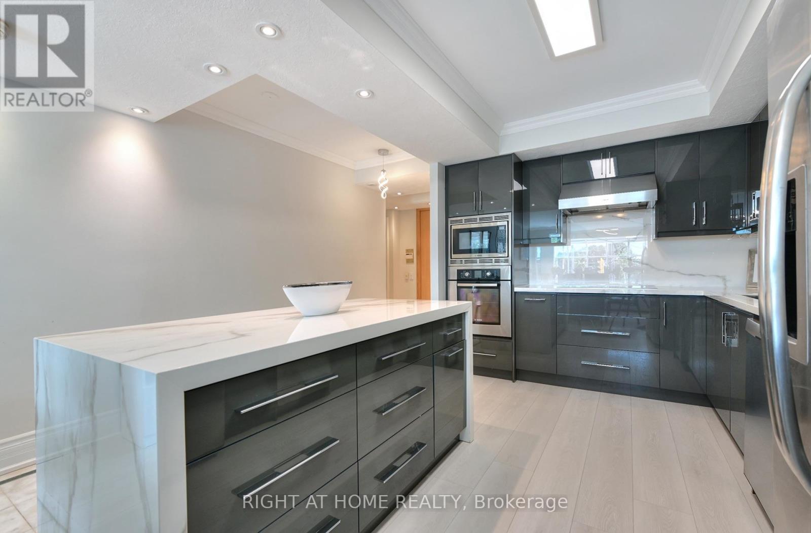 #202E 460 QUEENS QUAY W - 6