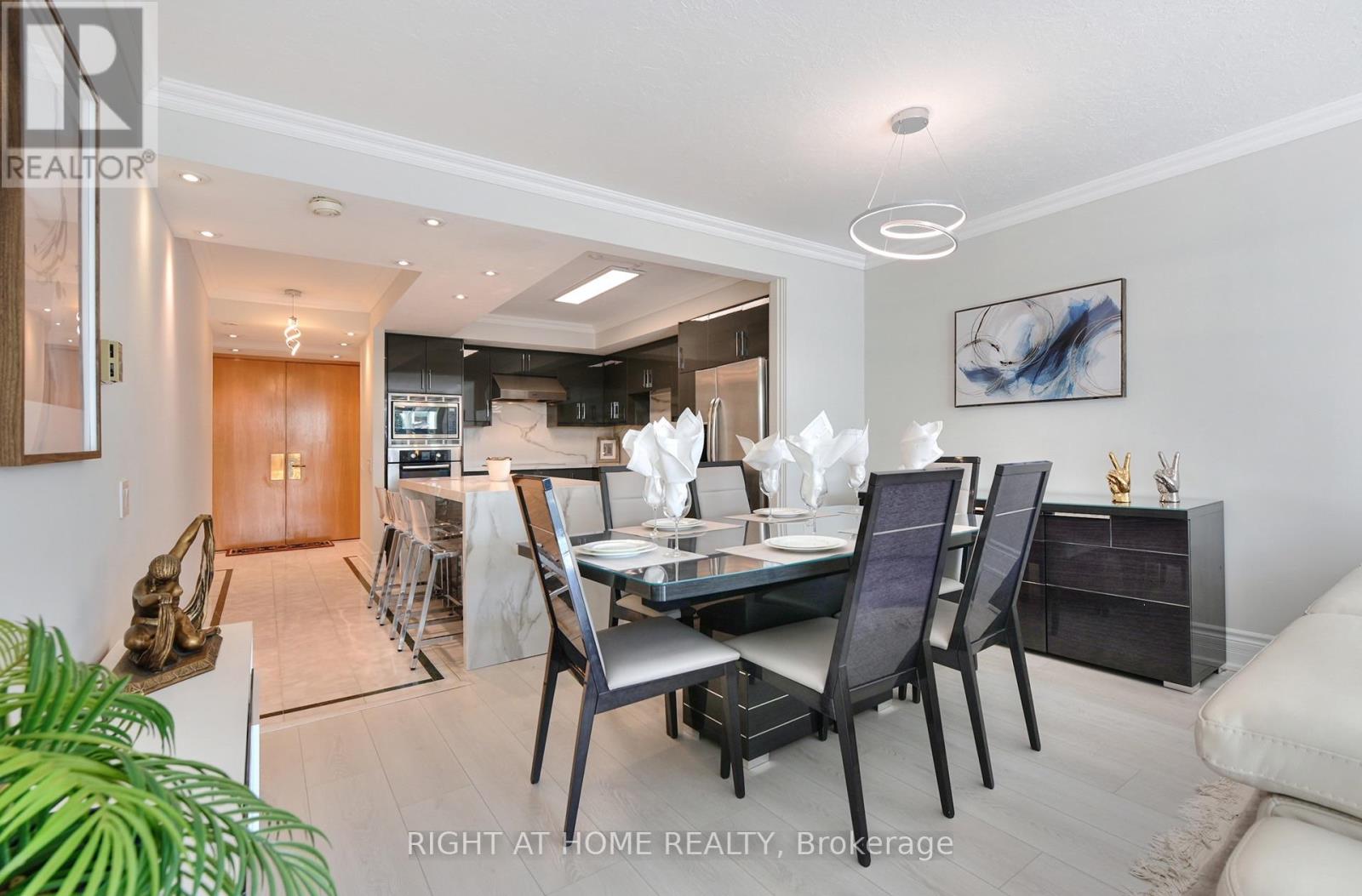 #202E 460 QUEENS QUAY W - 8