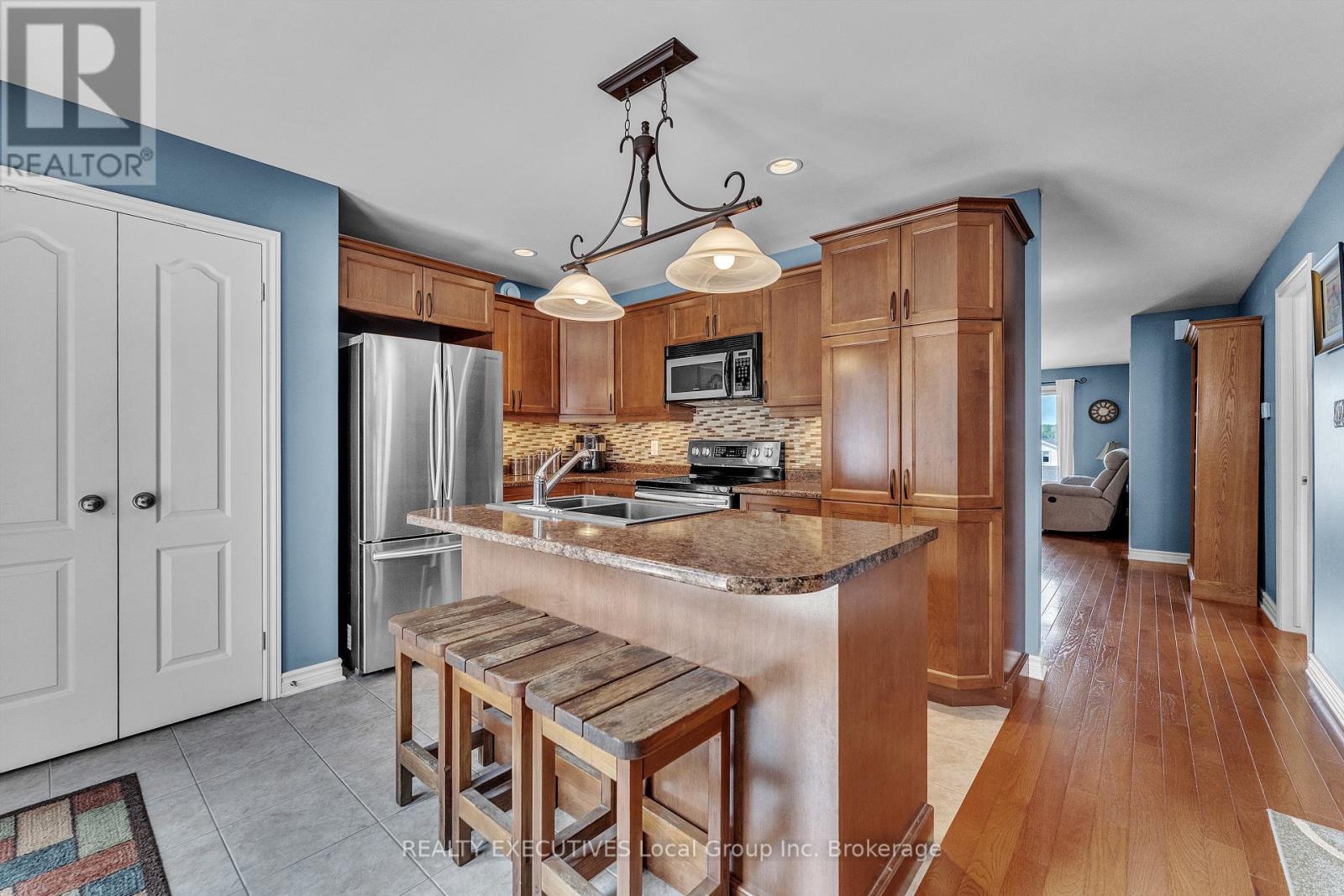 124 FAIRWAY DRIVE - 43