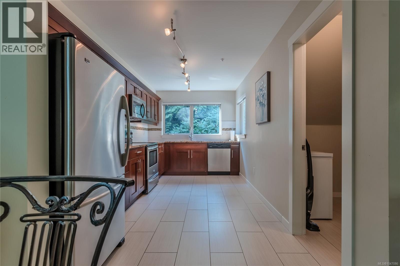 #404 5670 Edgewater Lane - 15
