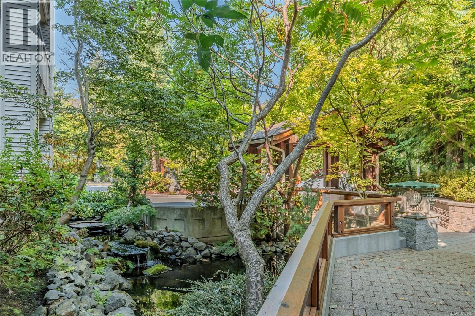 #404 5670 Edgewater Lane - 36