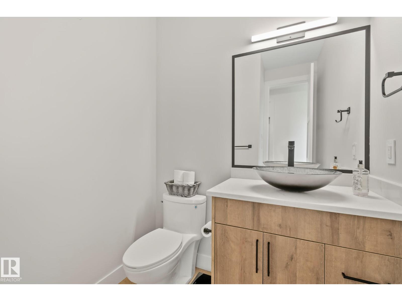 1 STARLING WY - Image 42