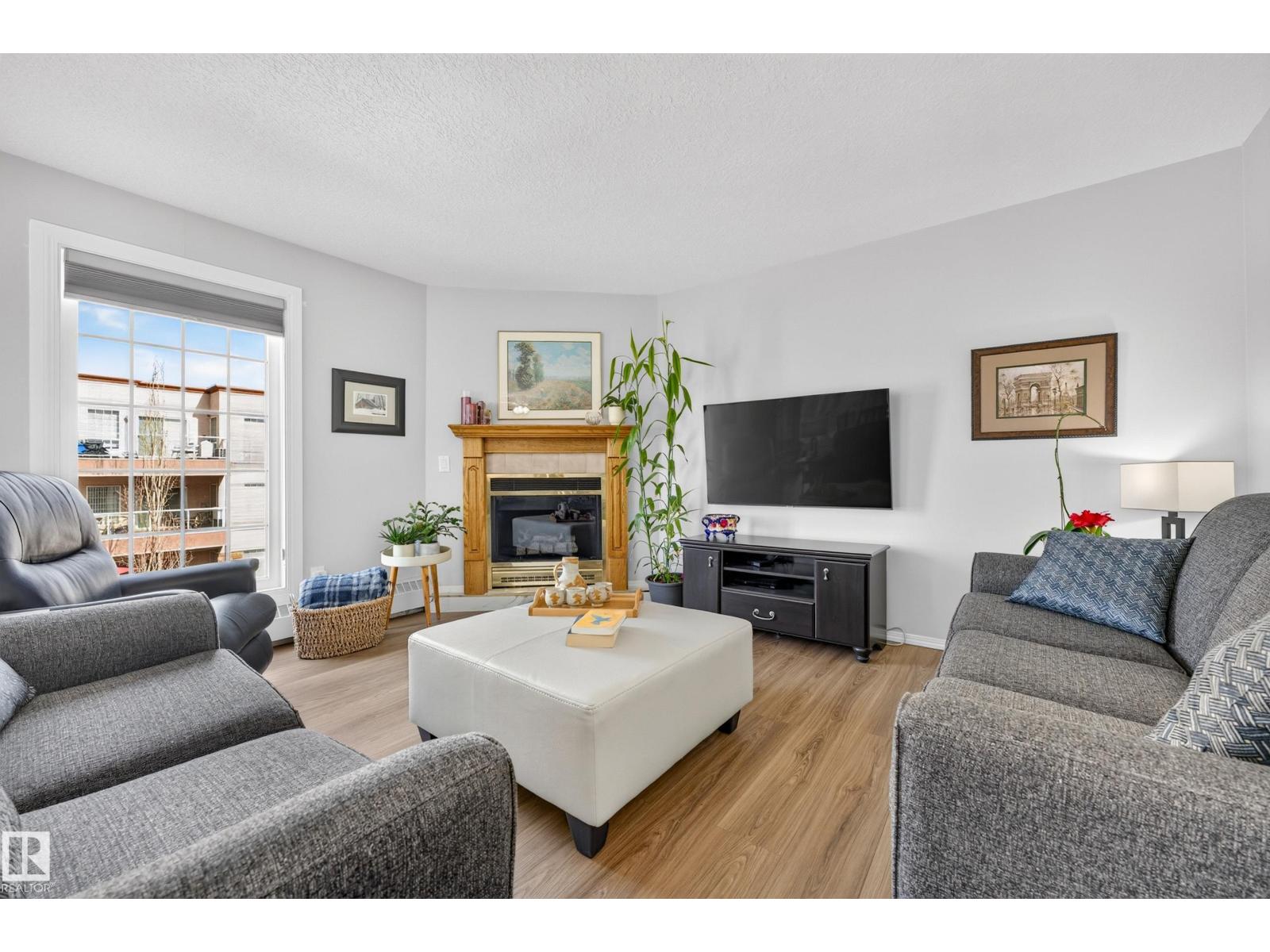 #405 3 PERRON ST - 16