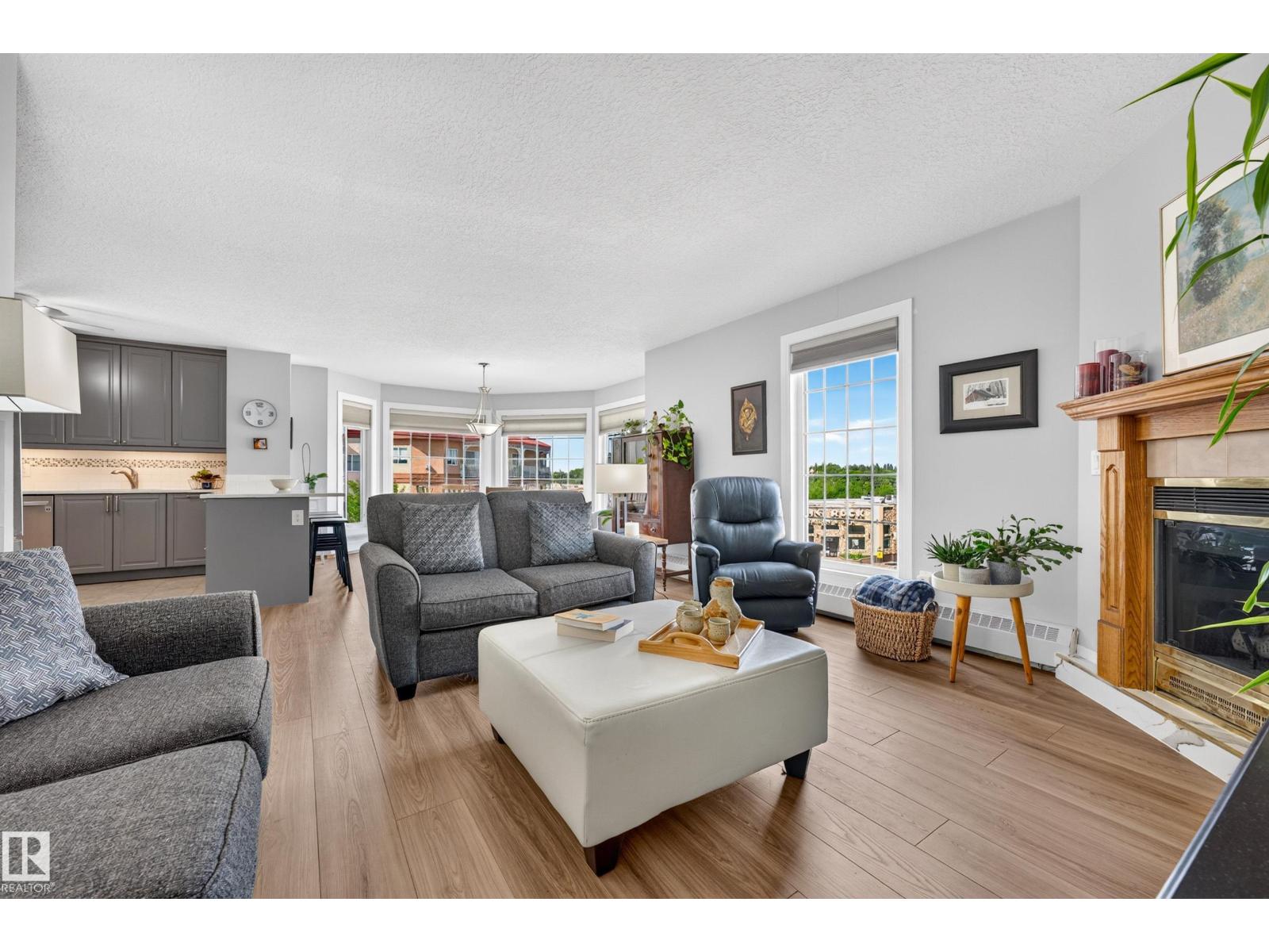 #405 3 PERRON ST - 17