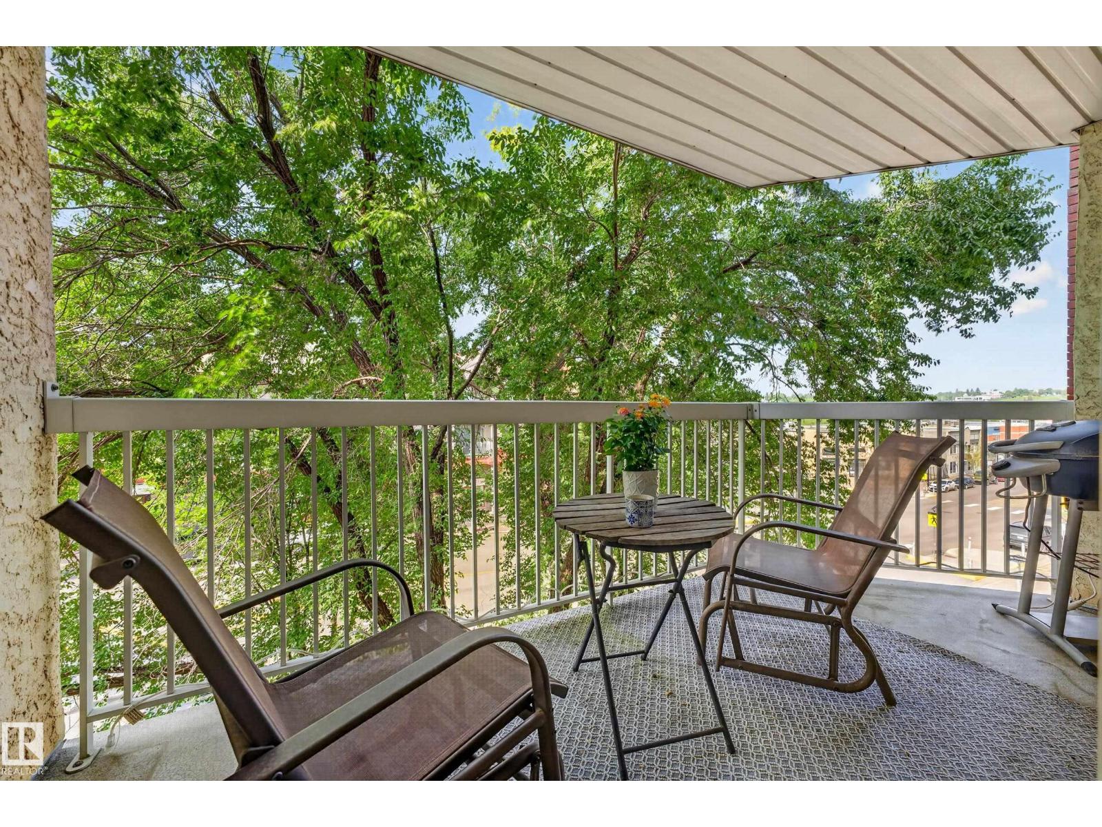 #405 3 PERRON ST - Image 31