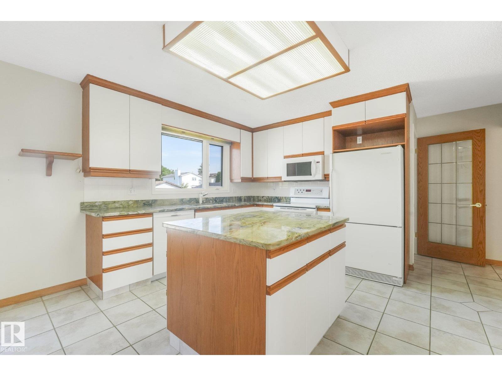 8608 152A AV NW - Image 11