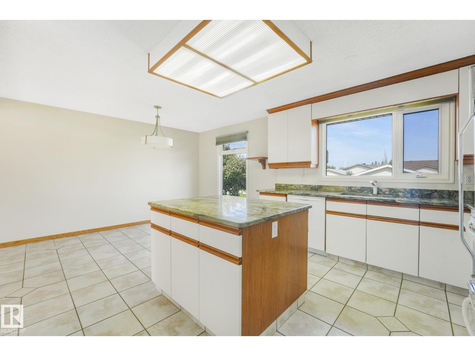 8608 152A AV NW - Image 12