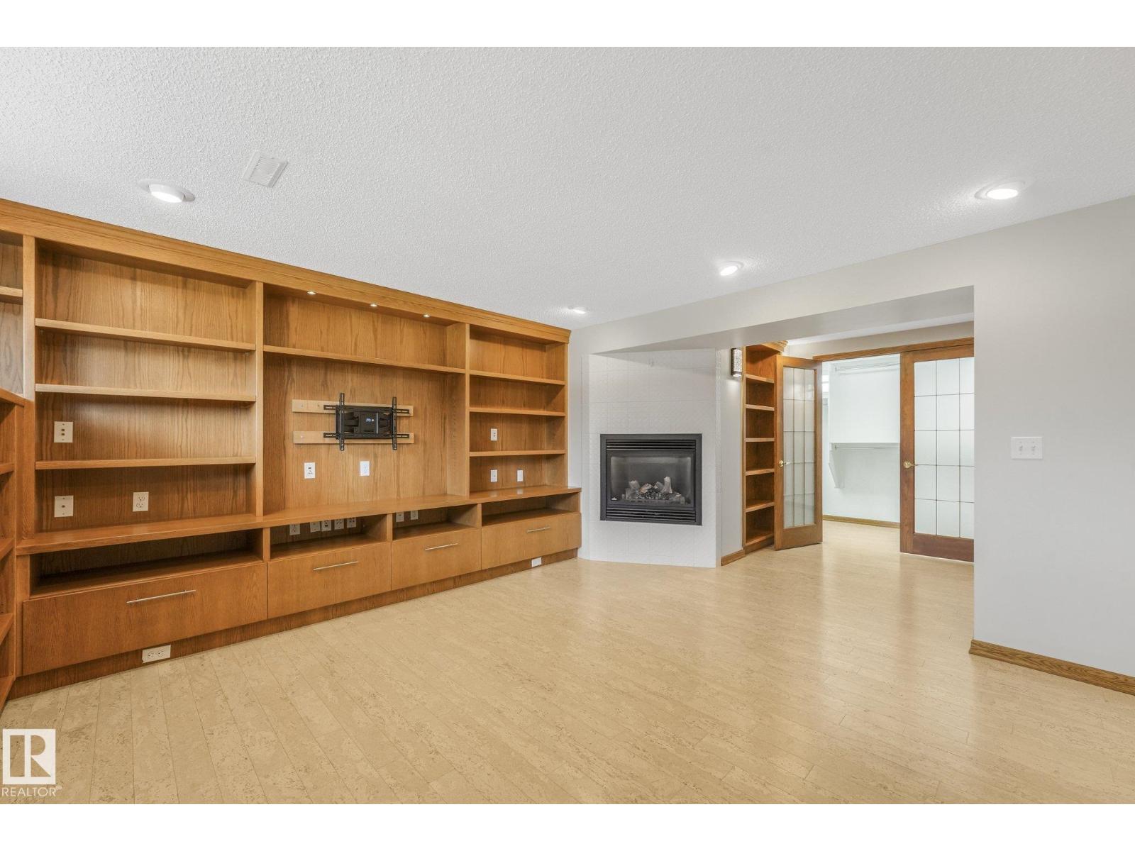 8608 152A AV NW - 24