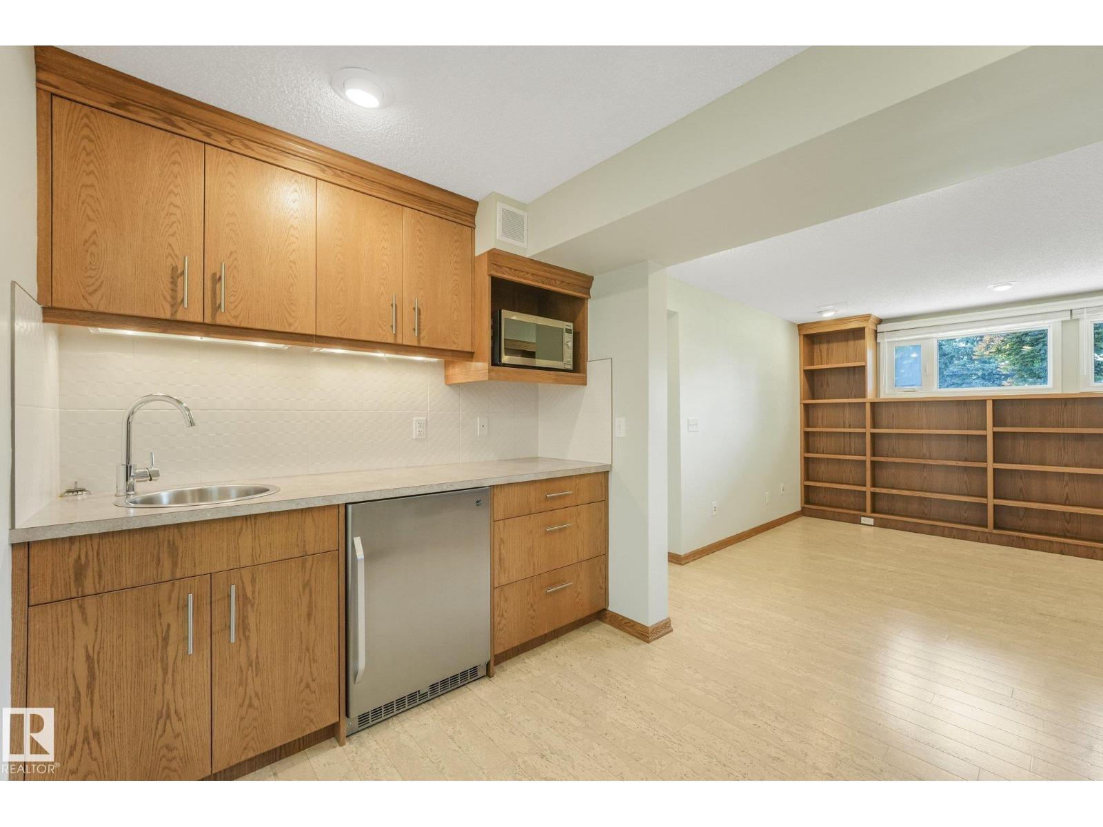 8608 152A AV NW - Image 28