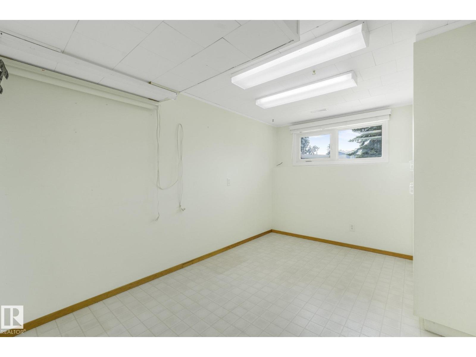 8608 152A AV NW - Image 33