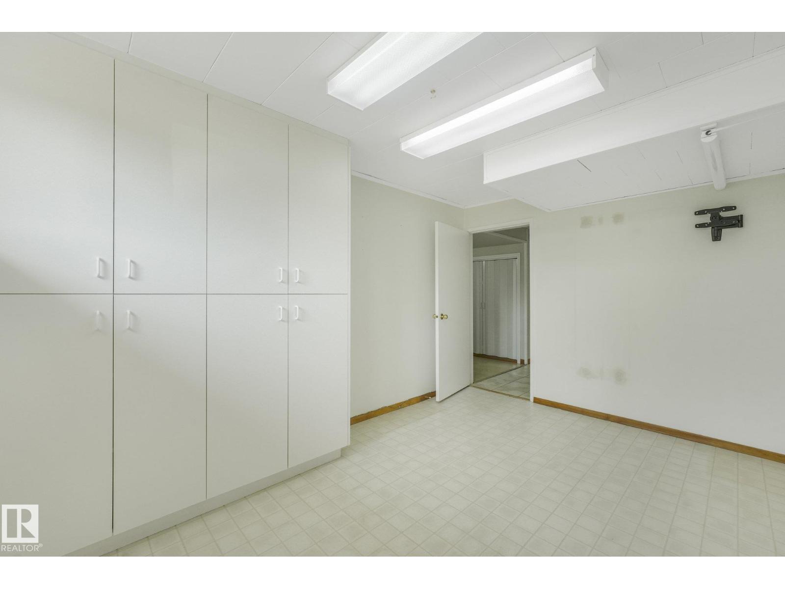 8608 152A AV NW - 34