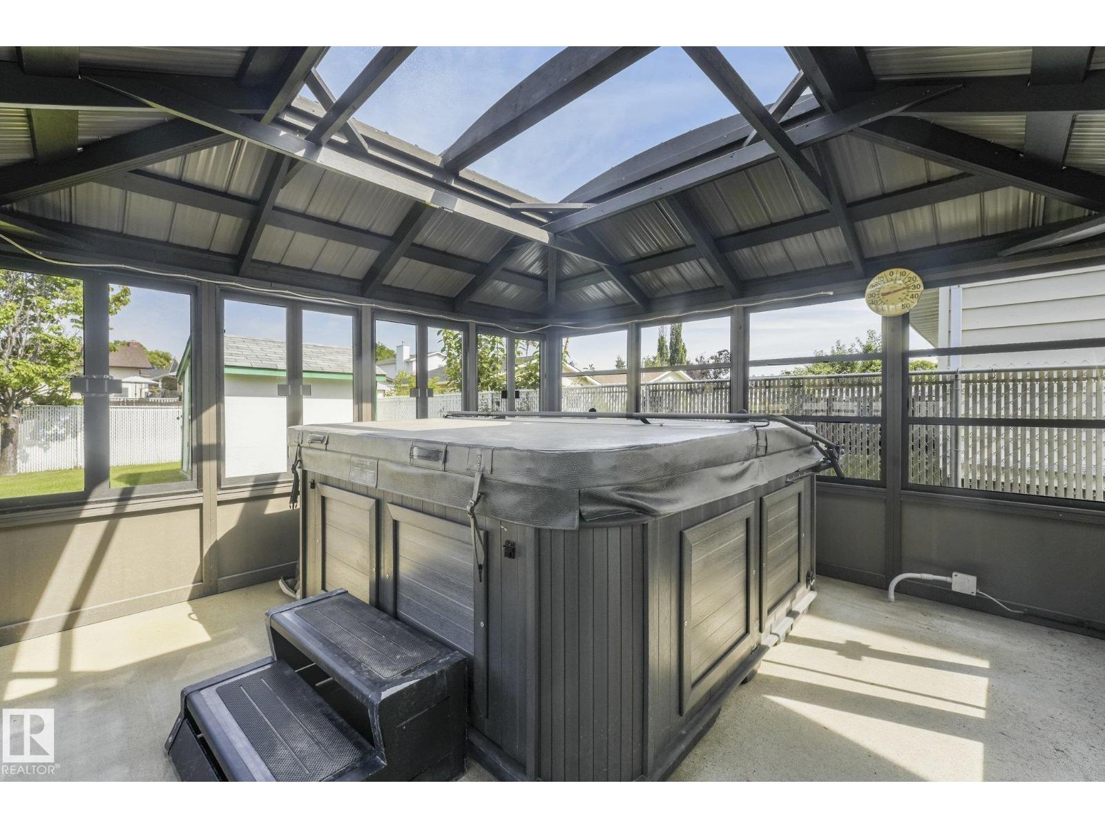 8608 152A AV NW - Image 37