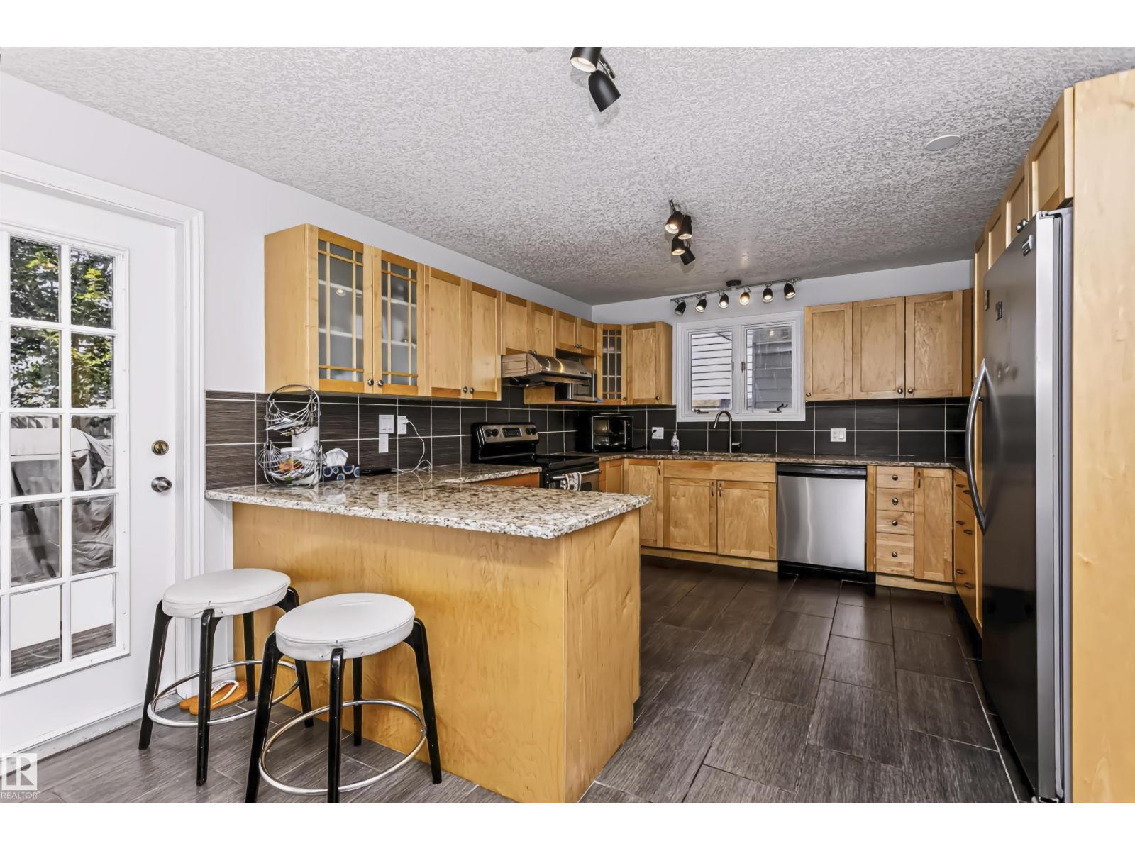6016 177 ST NW - 15