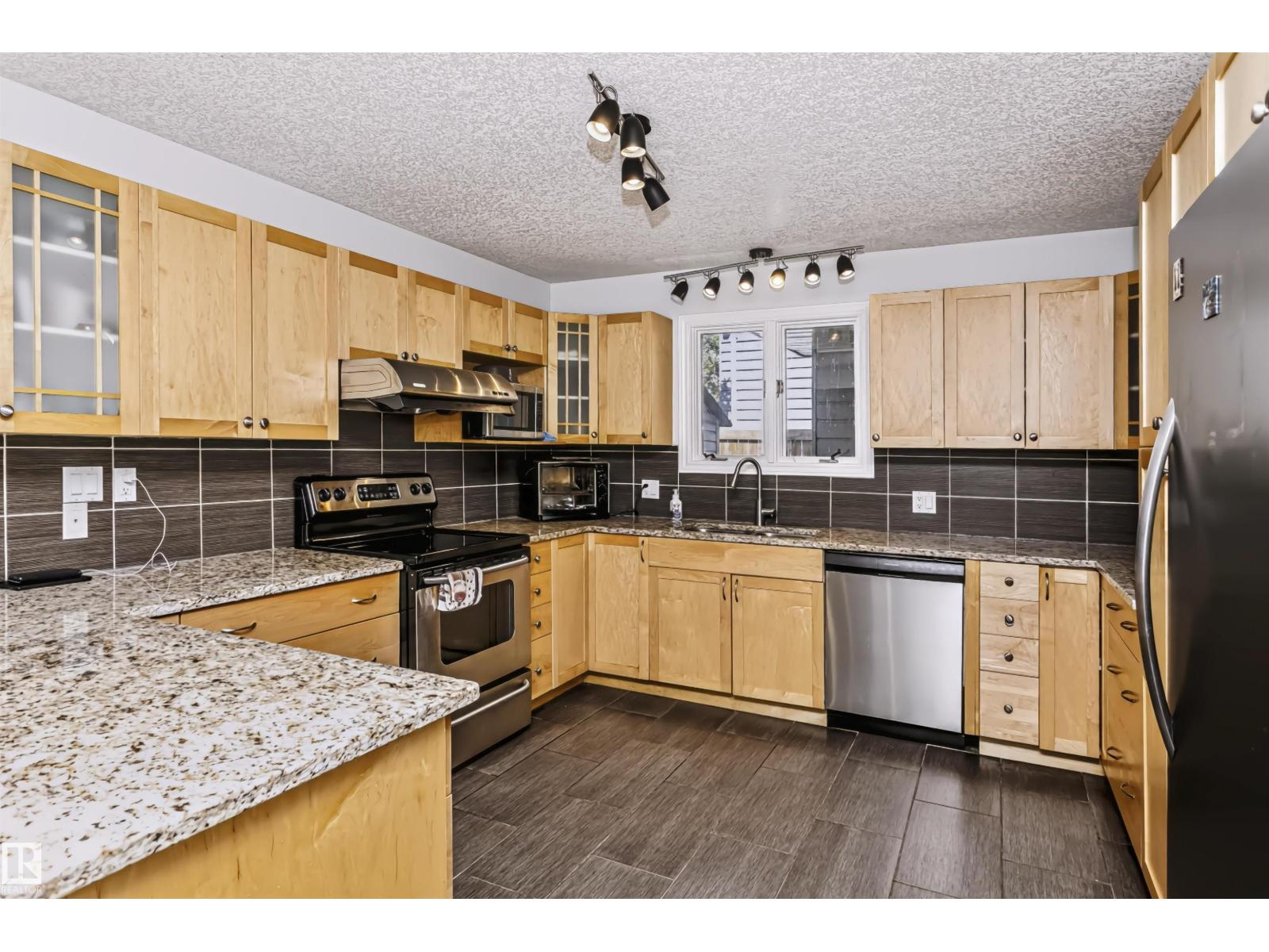 6016 177 ST NW - Image 18