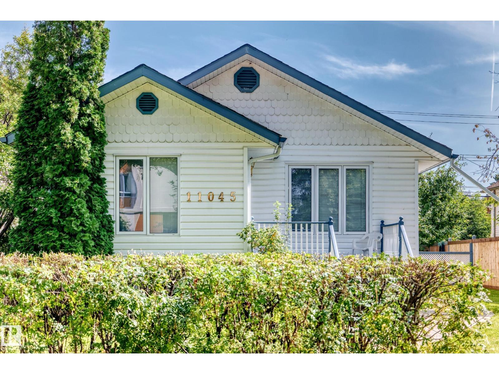 11045 125 ST NW - 1