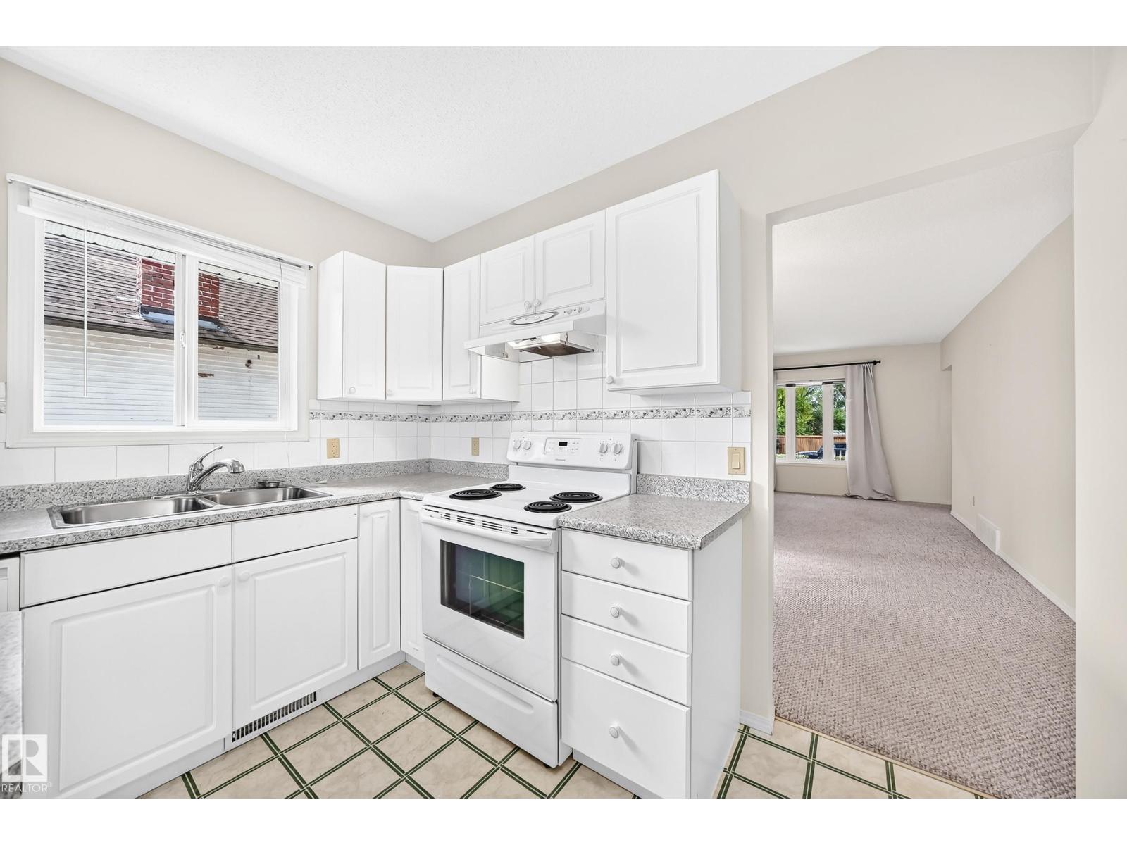 11045 125 ST NW - 10