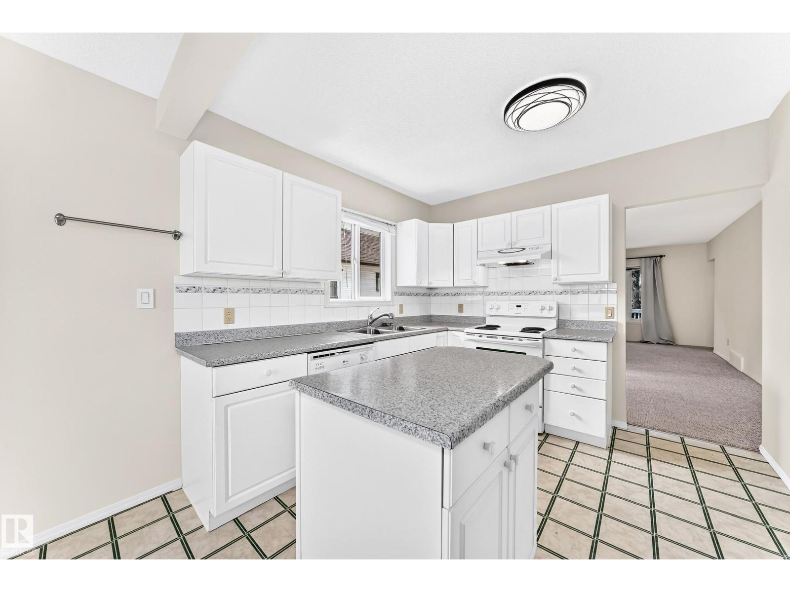 11045 125 ST NW - 16