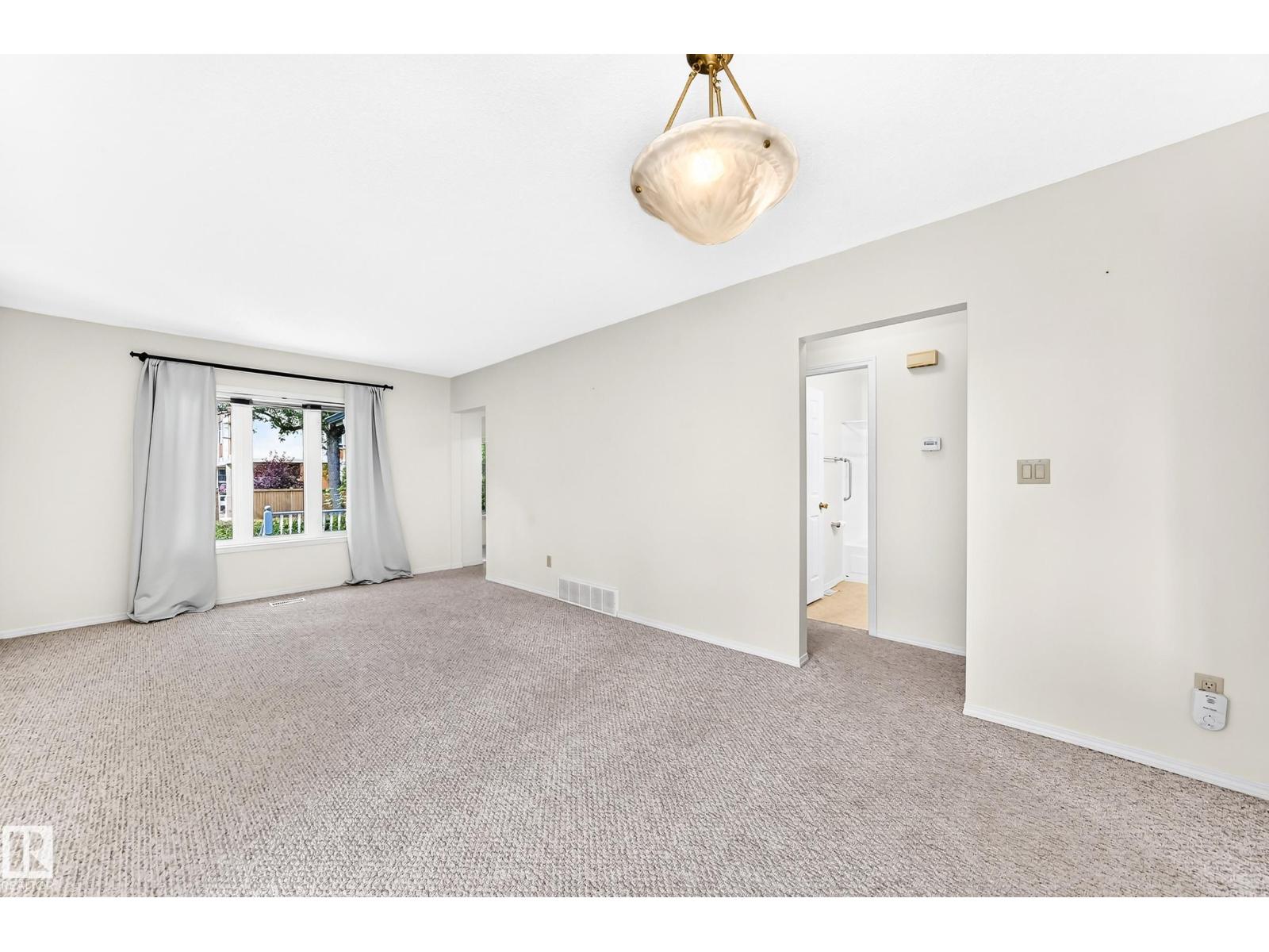 11045 125 ST NW - 18