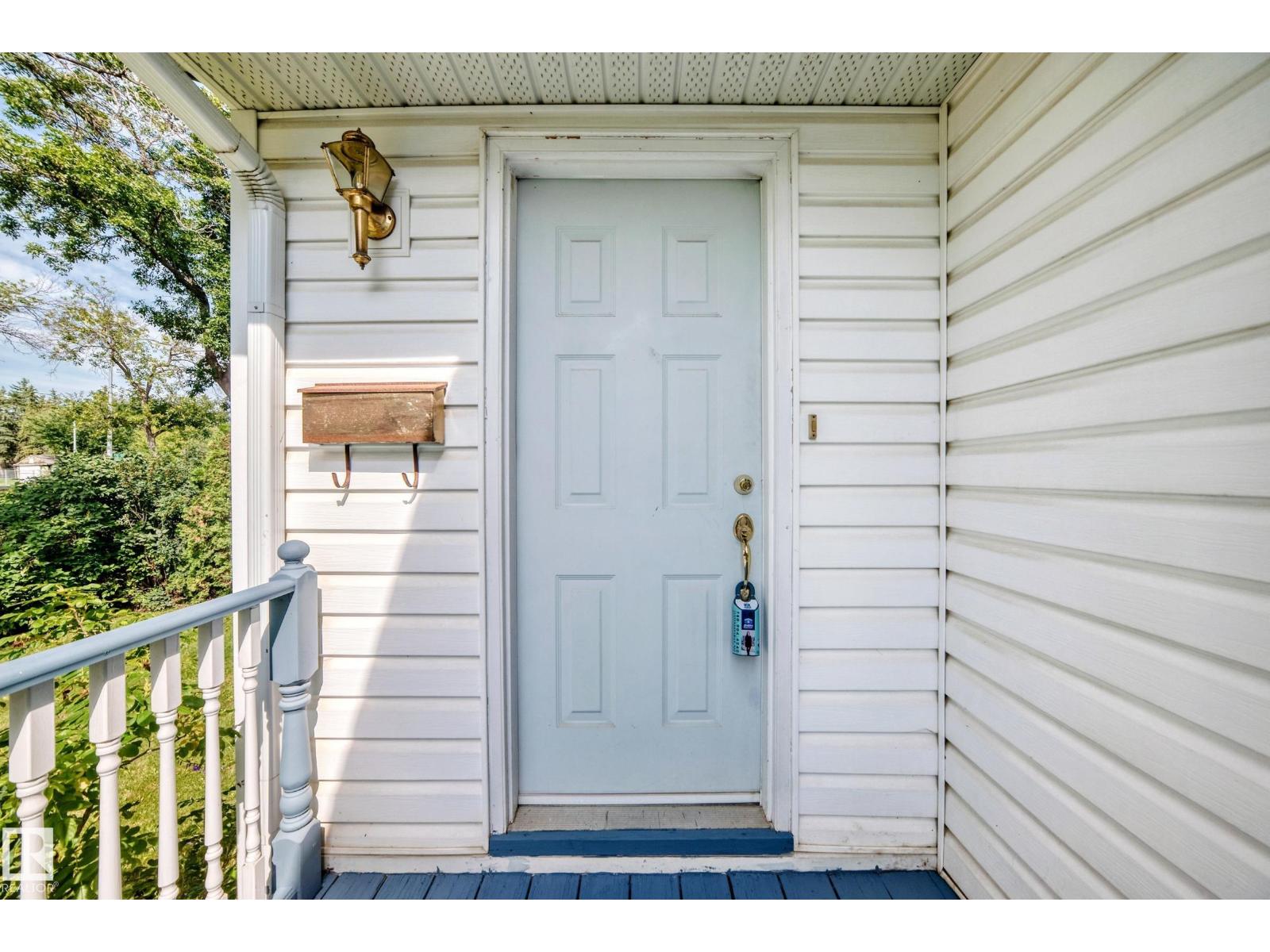 11045 125 ST NW - 3