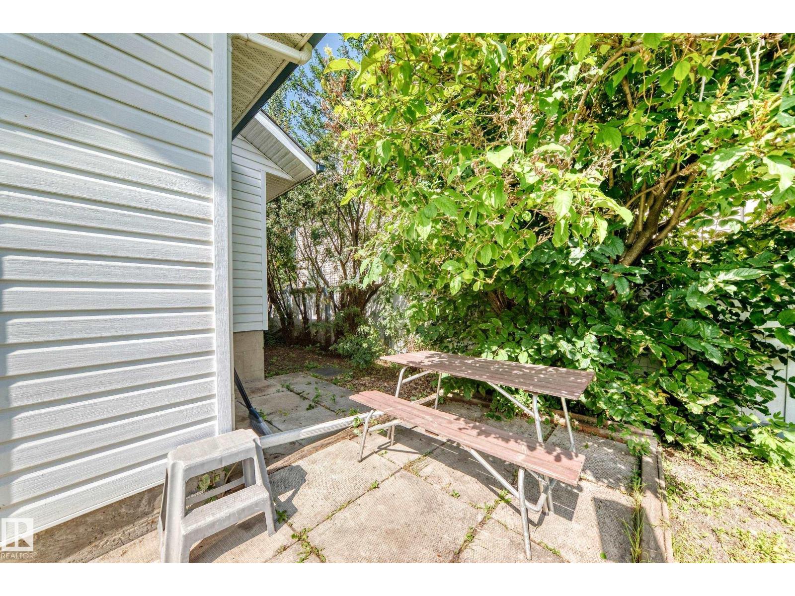 11045 125 ST NW - 44