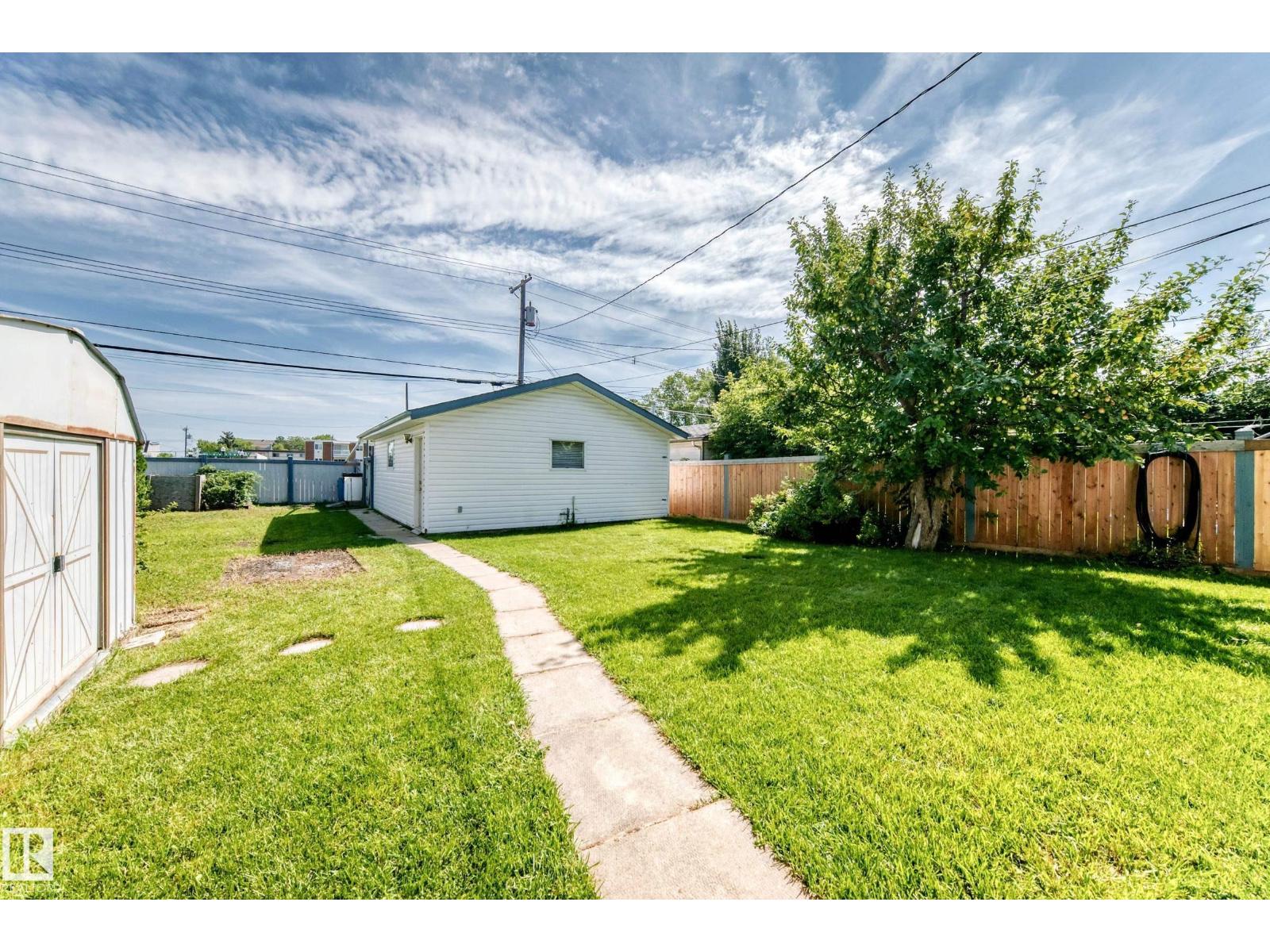 11045 125 ST NW - 45