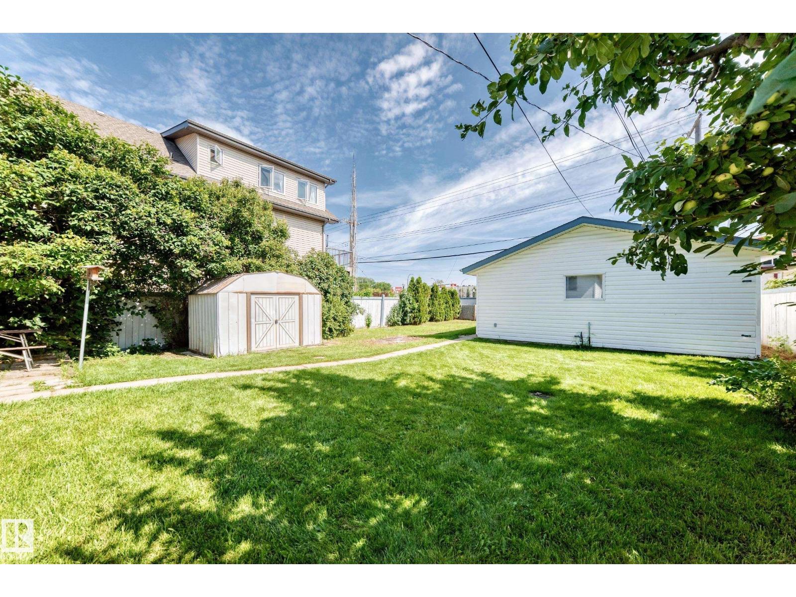 11045 125 ST NW - 46