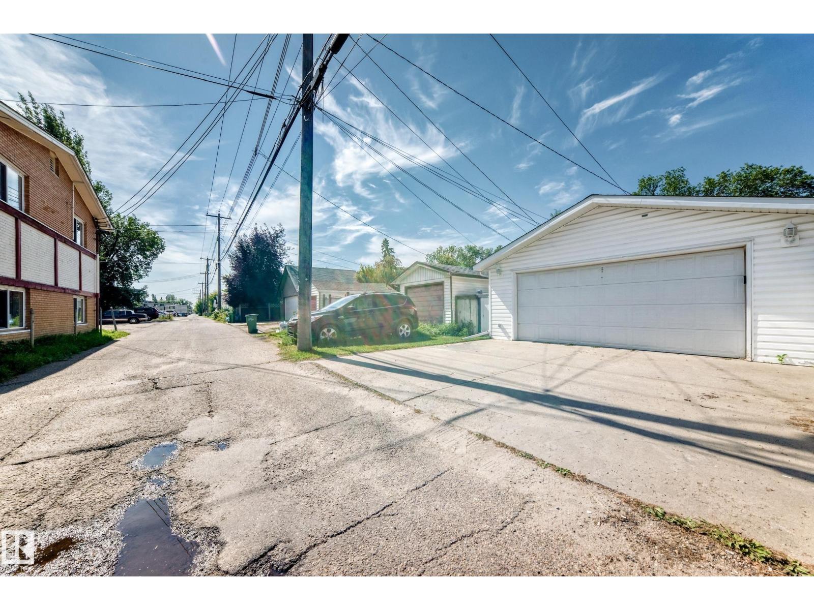 11045 125 ST NW - 52