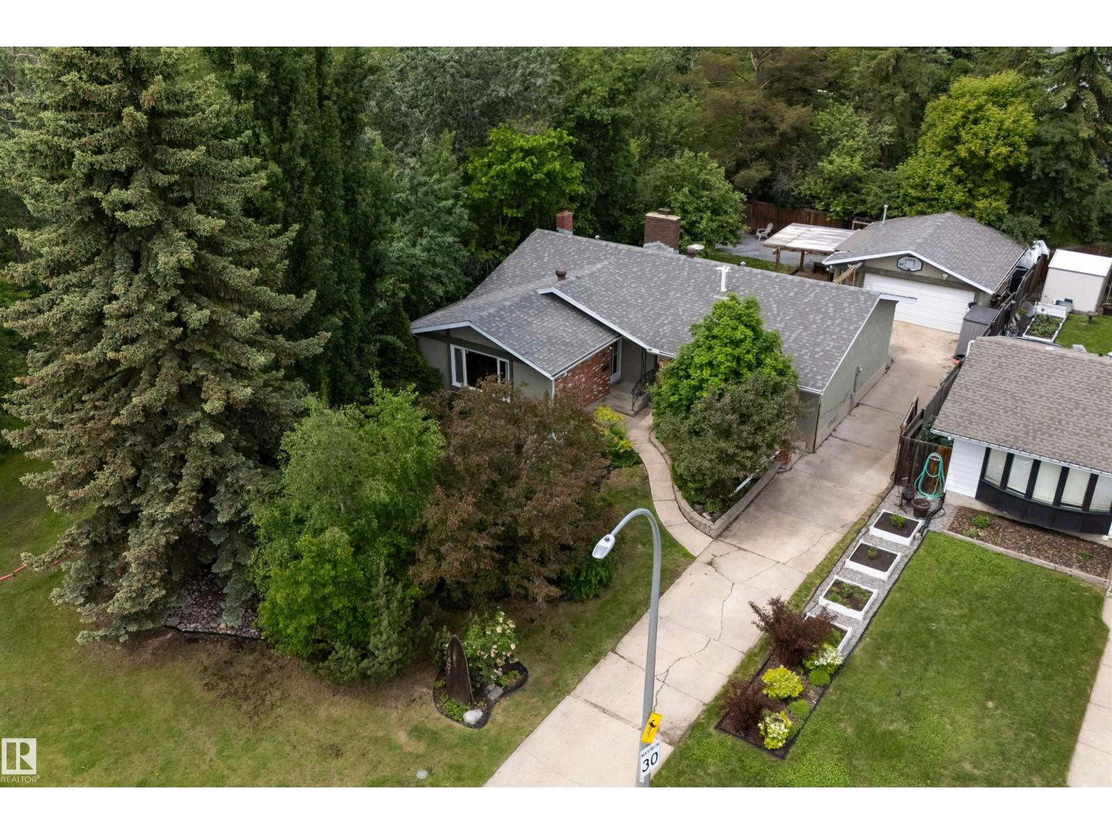 Property for sale at 140 GREENGROVE AV