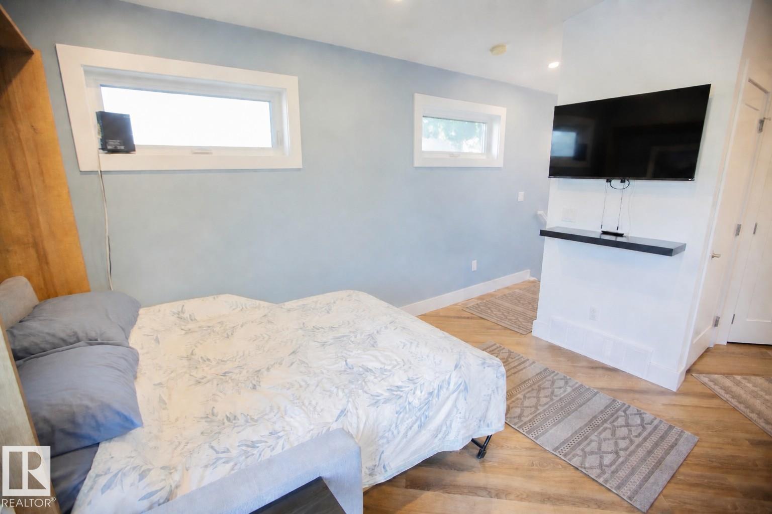 11131 52 ST NW - 17