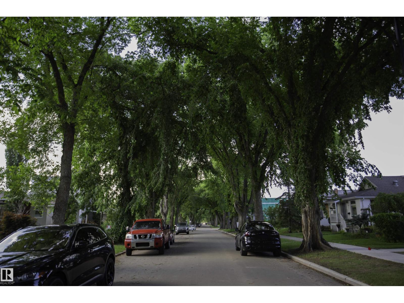11131 52 ST NW - 62