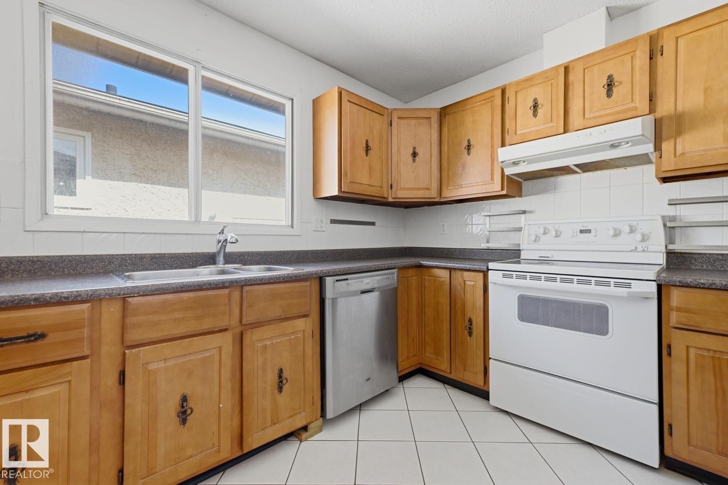 10235 152 ST NW - Image 12