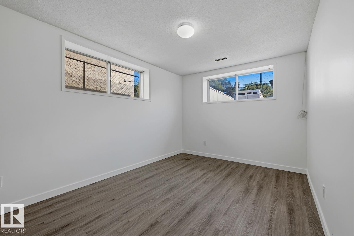 10235 152 ST NW - 21