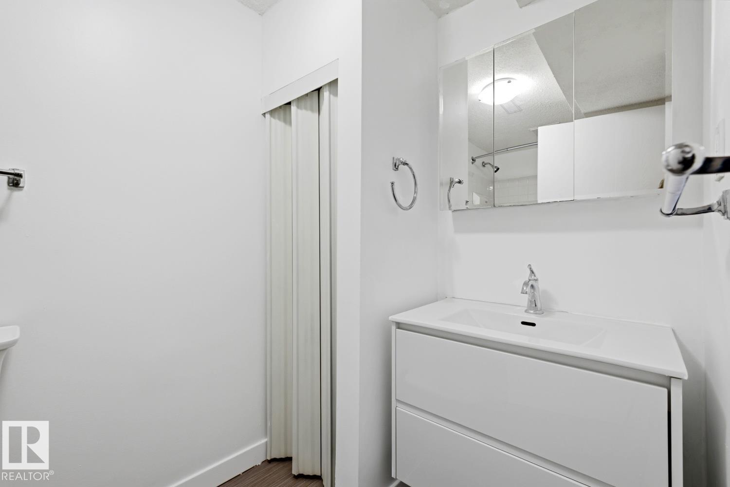 10235 152 ST NW - Image 23