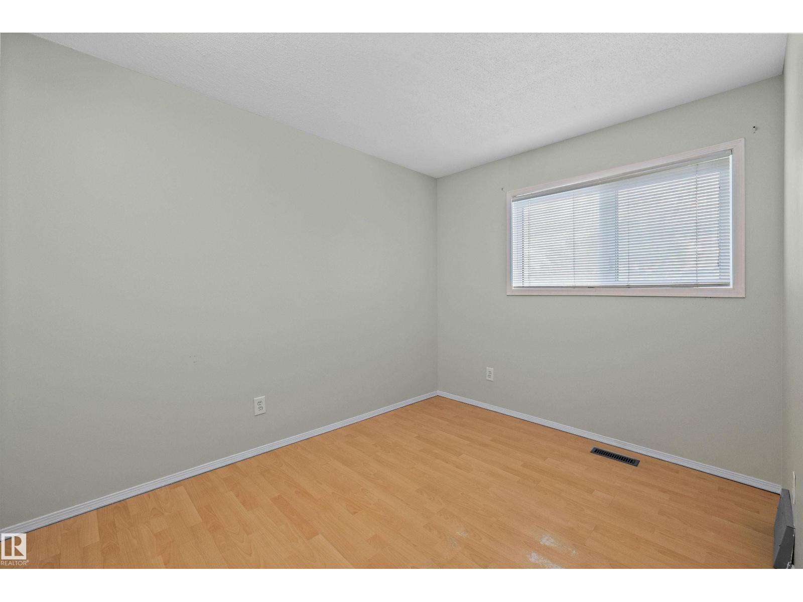 #29 9520 174 ST NW - 31