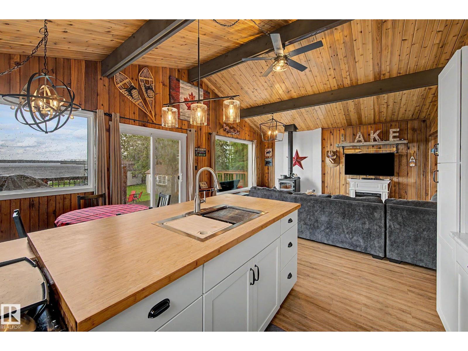 624 LAKESHORE DR DR E - 39