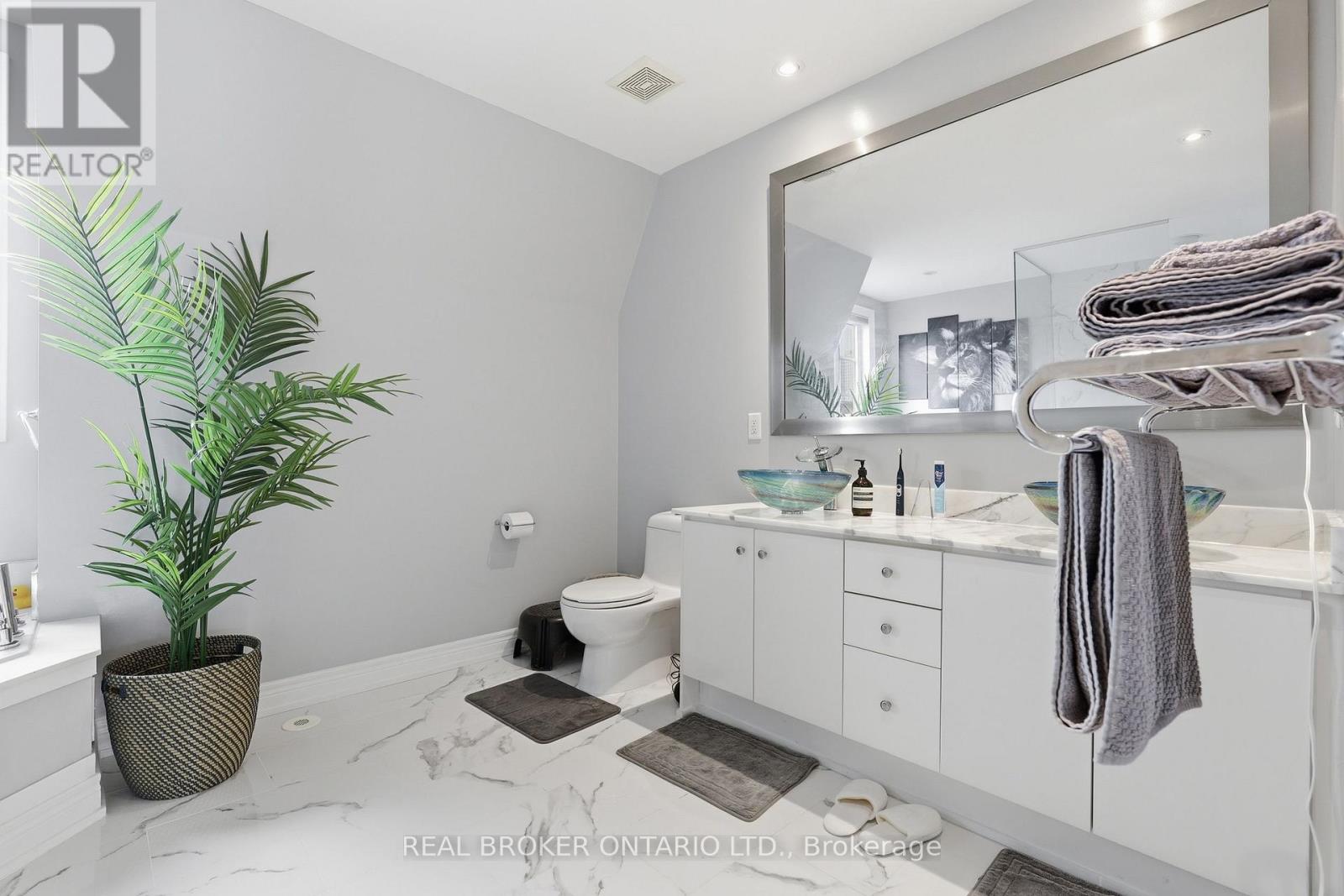 39 LOBO MEWS - 26