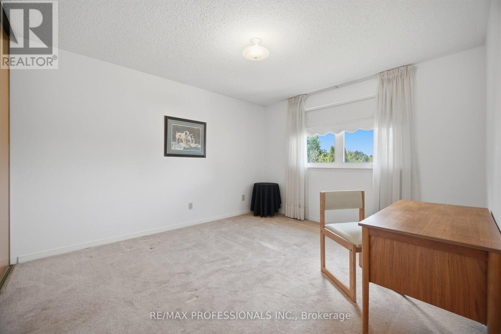 14 LAURA COURT - 36