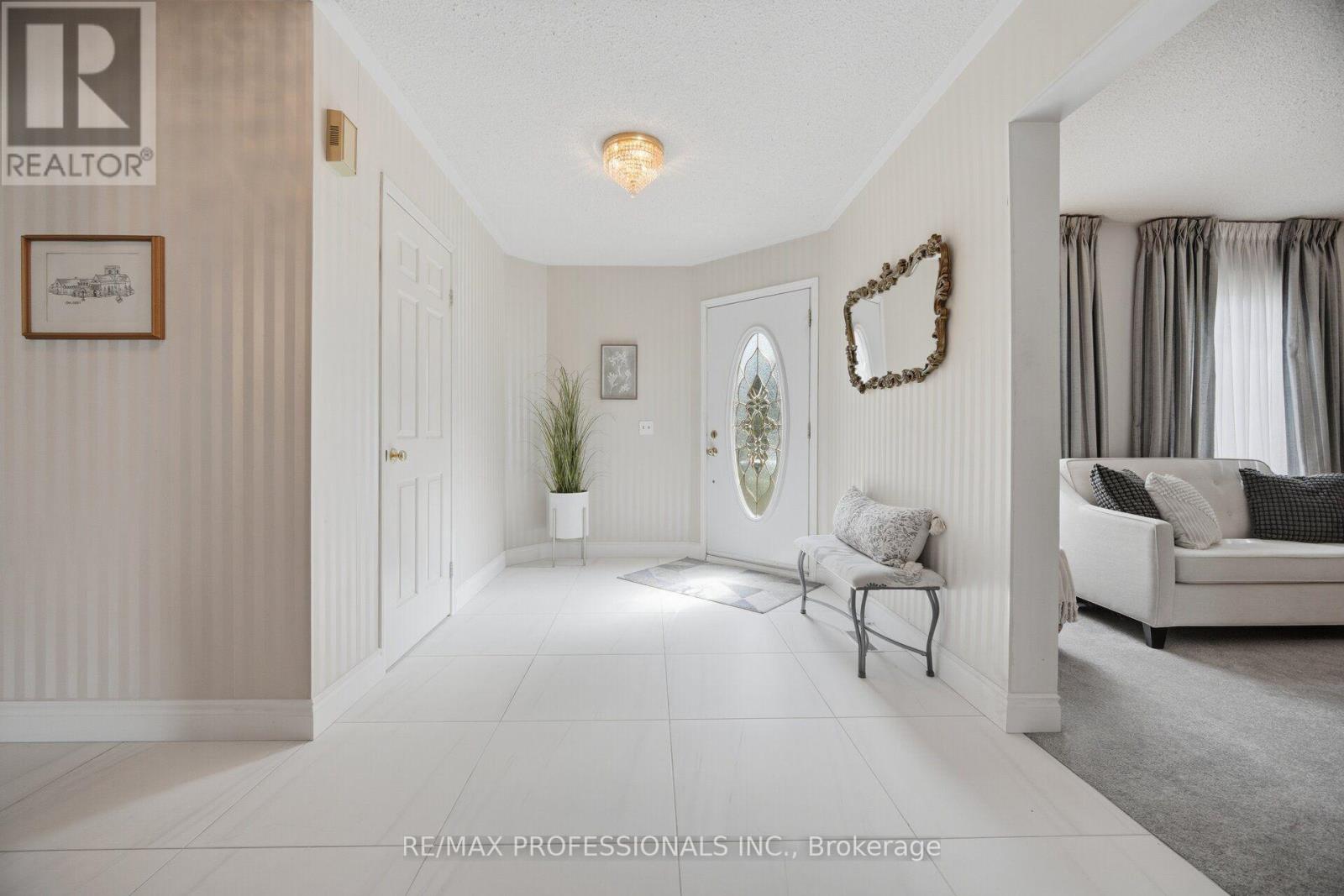 14 LAURA COURT - 5