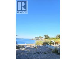 2701 Sea Glass Pl, Saanich, BC V8N4J2 Photo 12