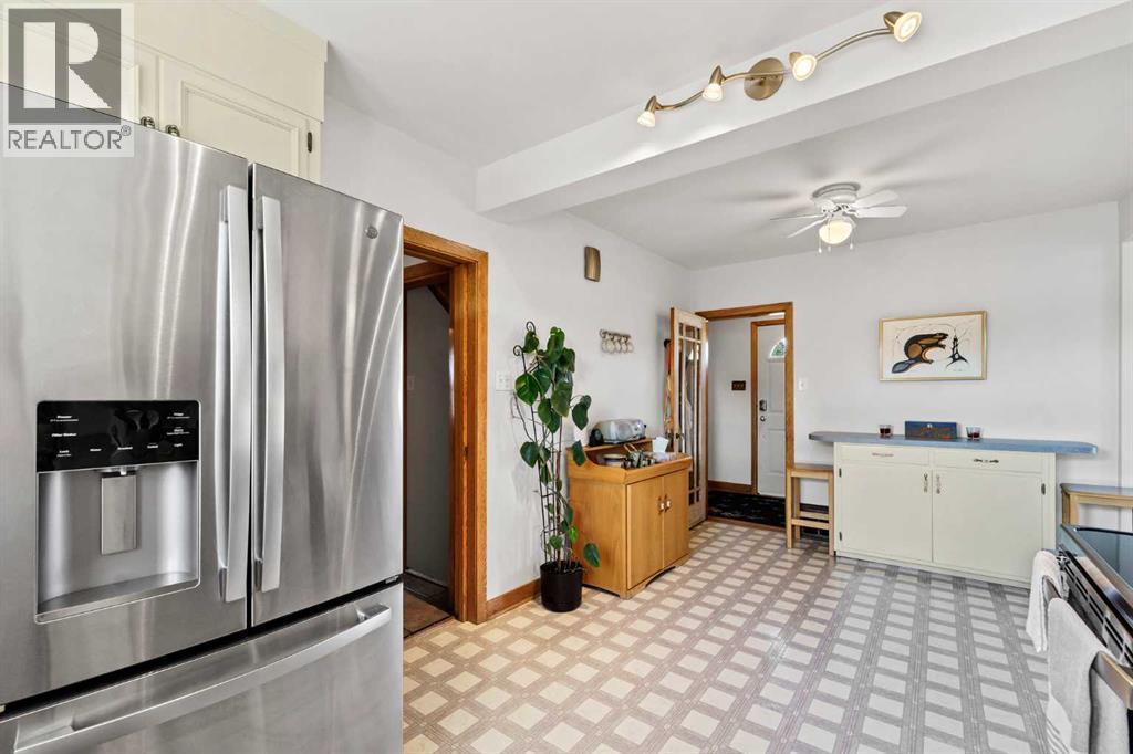 353 3 Street SW - Image 11