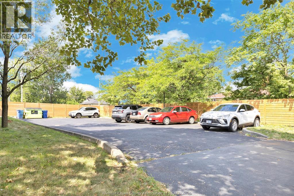 561 PARENT AVENUE - 31