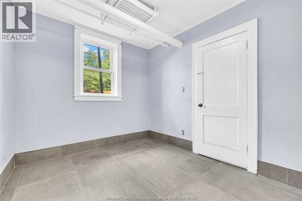 561 PARENT AVENUE - 27