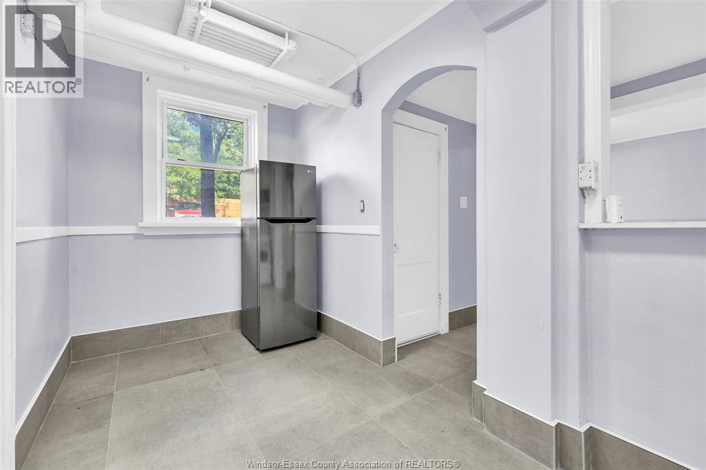 561 PARENT AVENUE - Image 21