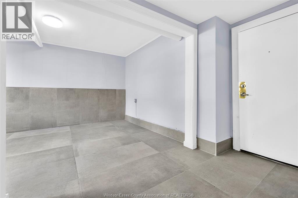 561 PARENT AVENUE - Image 23