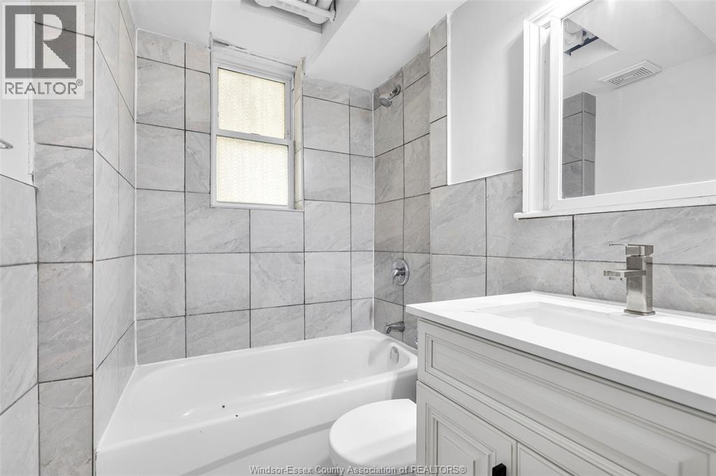 561 PARENT AVENUE - 28
