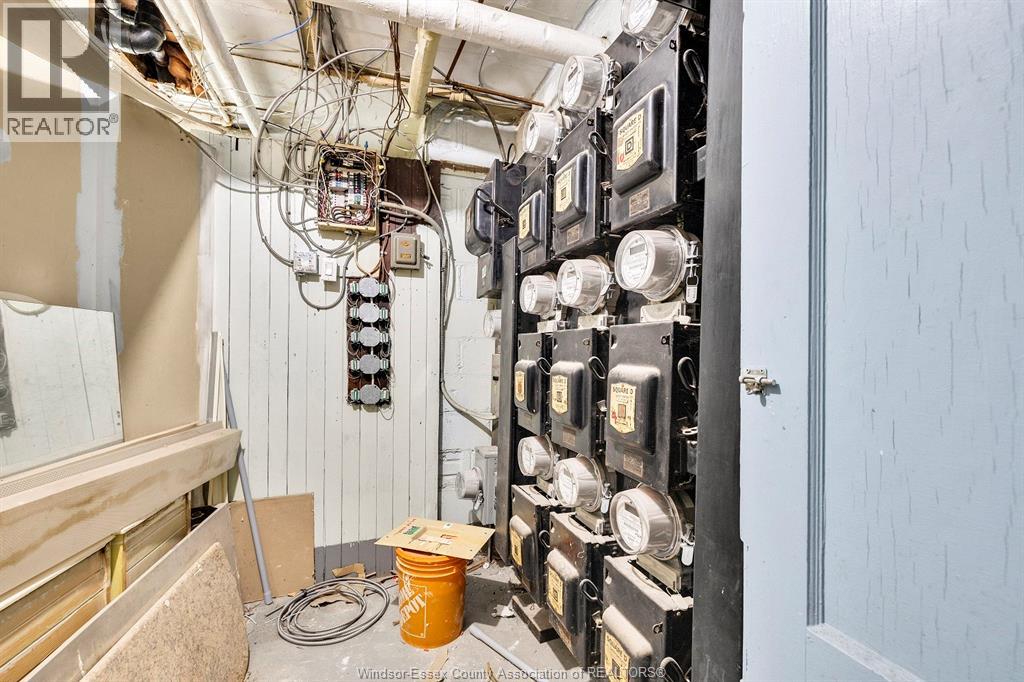 561 PARENT AVENUE - 30