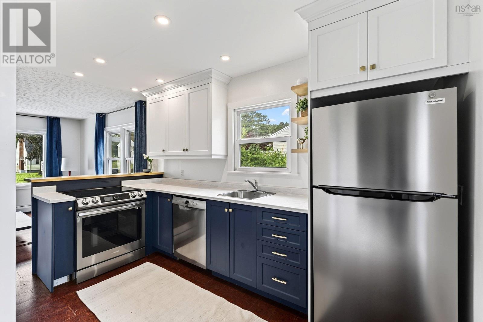 Property 22 of 49 of 1 Piers Avenue