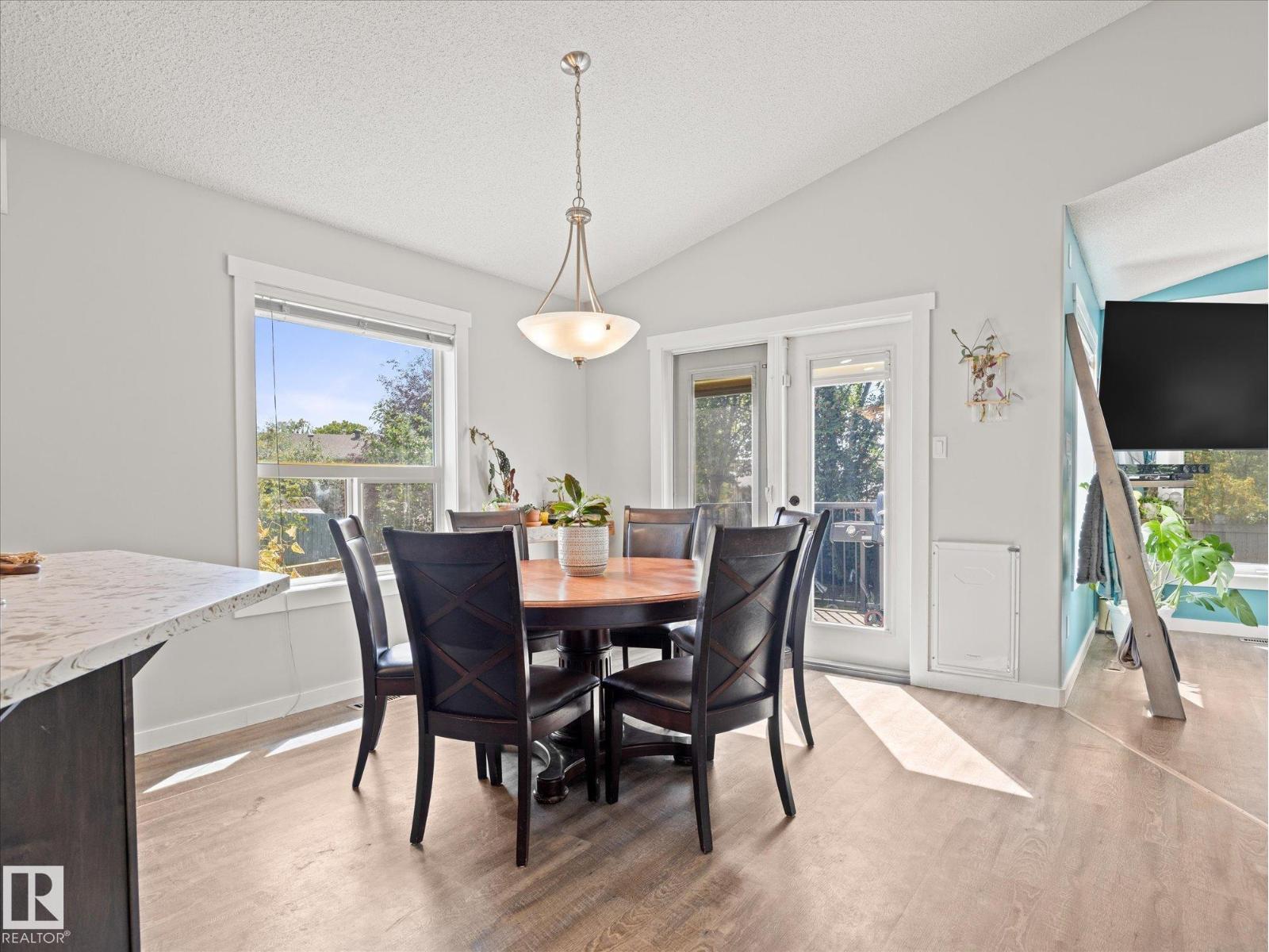 4721 56 Ave - 10
